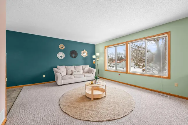 $259,900 | 493 California Street Northwest, Hutchinson, MN 55350