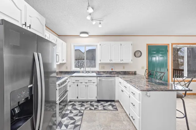 $259,900 | 493 California Street Northwest, Hutchinson, MN 55350