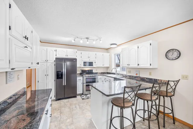 $259,900 | 493 California Street Northwest, Hutchinson, MN 55350