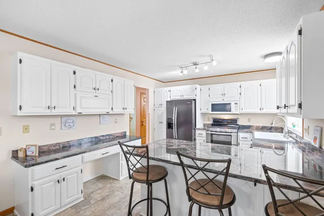 $259,900 | 493 California Street Northwest, Hutchinson, MN 55350