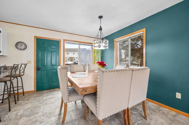 $259,900 | 493 California Street Northwest, Hutchinson, MN 55350