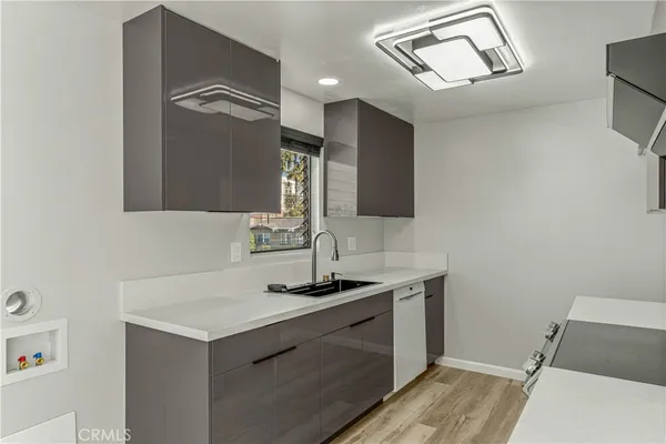 $439,000 | 401 West 5th Street, Unit 3B, Long Beach, CA 90802
