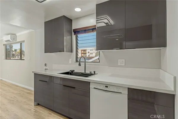 $439,000 | 401 West 5th Street, Unit 3B, Long Beach, CA 90802