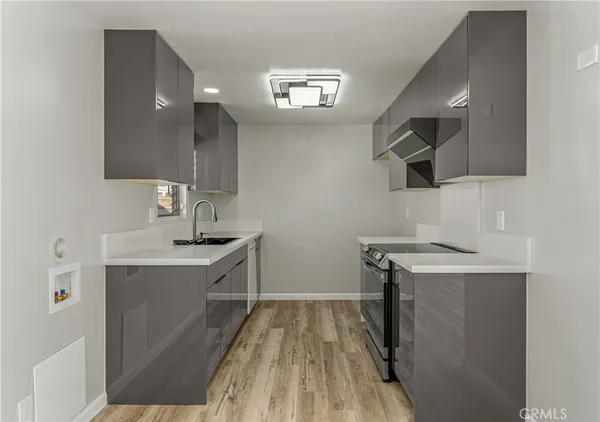 $439,000 | 401 West 5th Street, Unit 3B, Long Beach, CA 90802