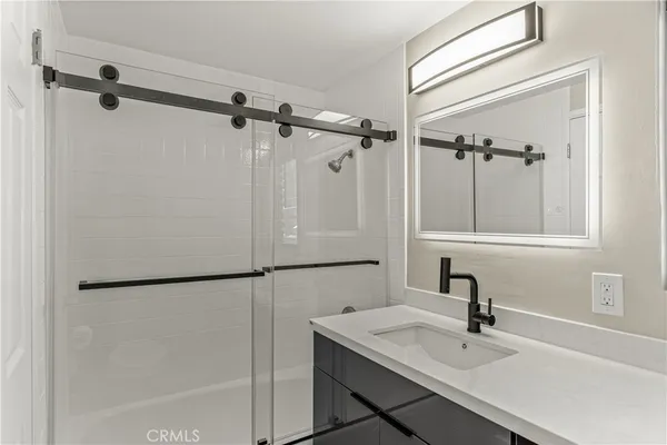 $439,000 | 401 West 5th Street, Unit 3B, Long Beach, CA 90802
