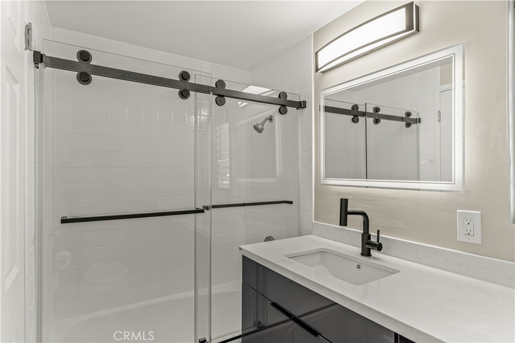 401 West 5th Street, Unit 3B Long Beach, CA 90802 - Photo 24 of 38