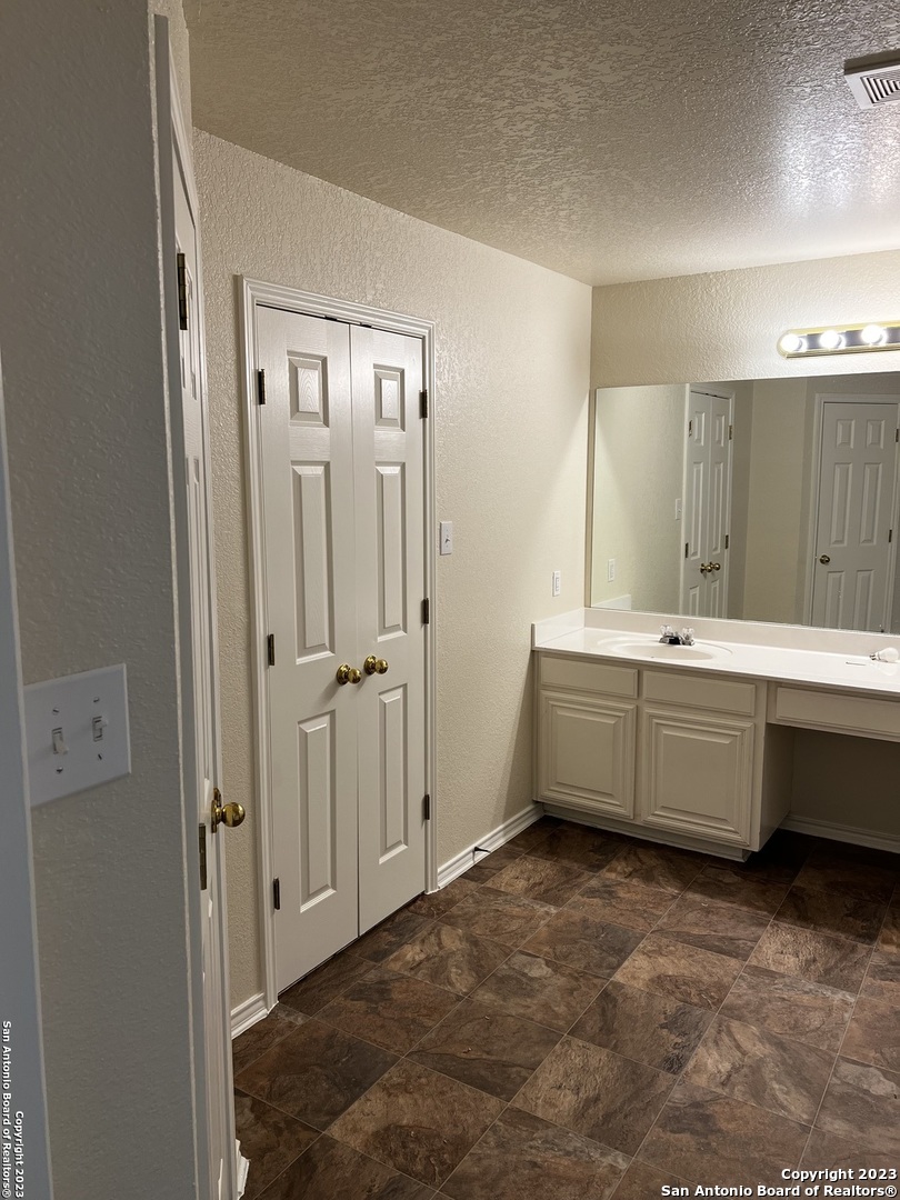 12610 Point Sound San Antonio, TX 78253 - Photo 32 of 39 a bathroom with a sink mirror and a bathtub