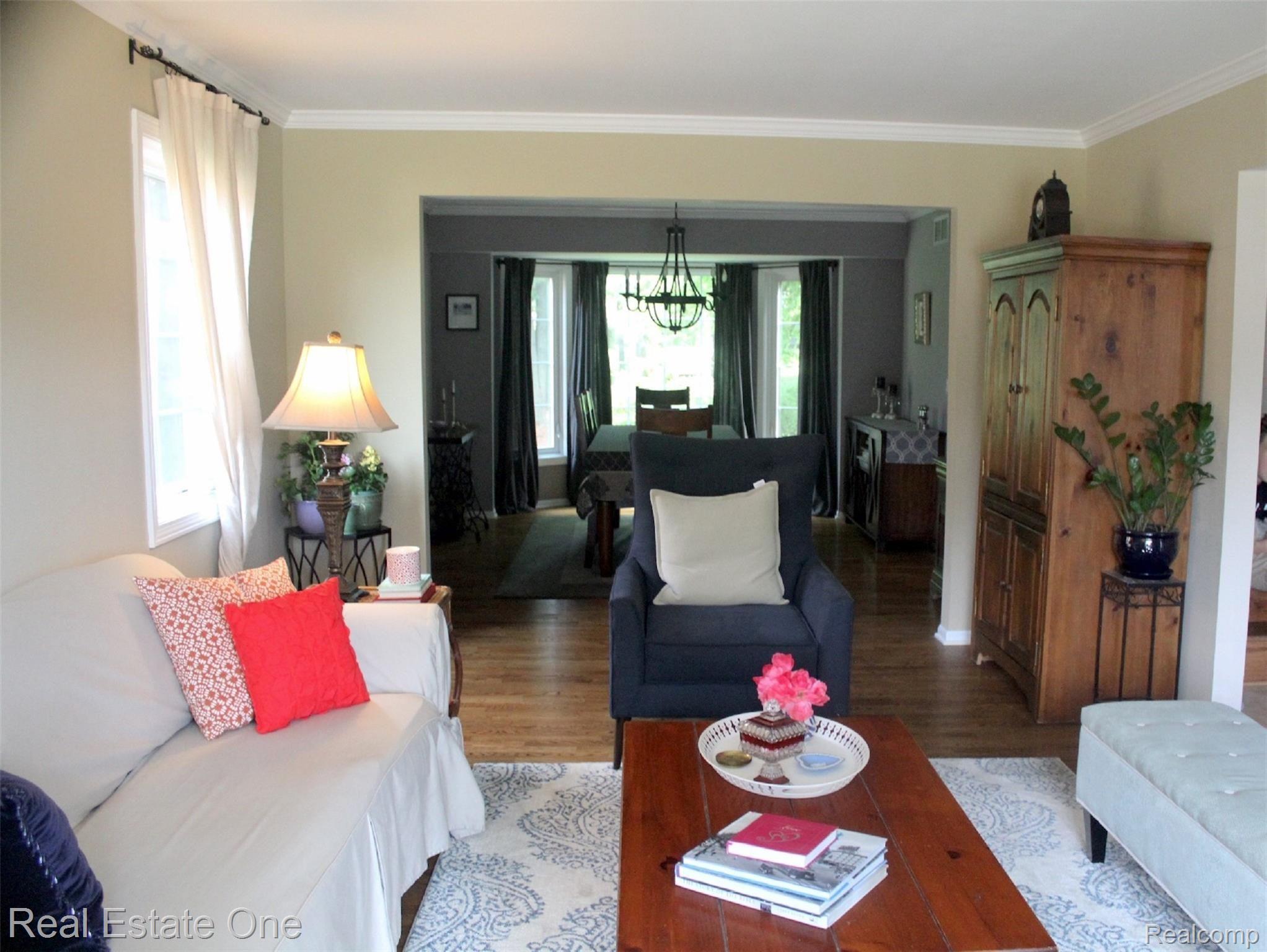42244 Waterfall Road Northville, MI 48168 - Photo 8 of 55 front room to dining room shot.JPG