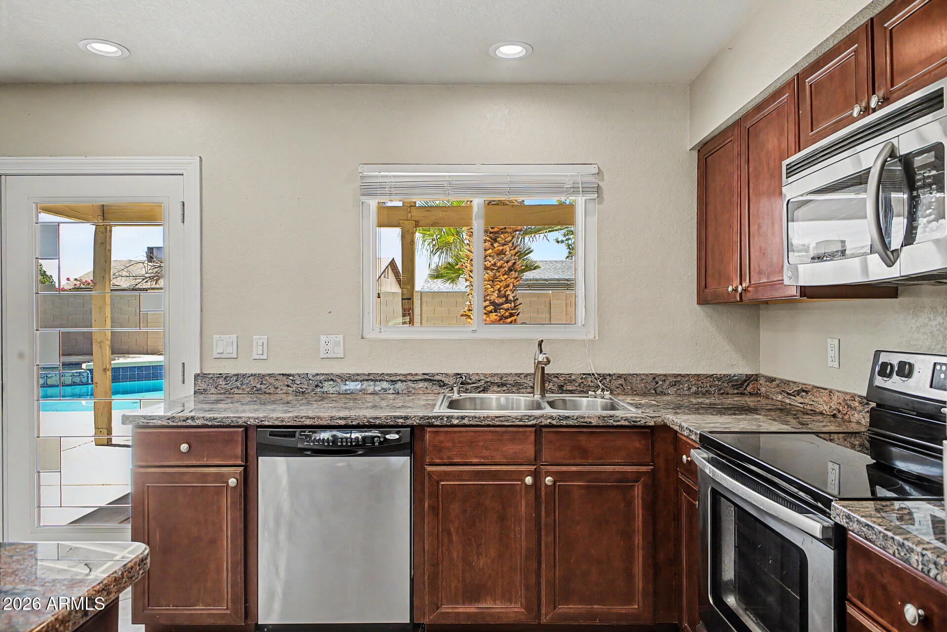 6325 West Del Rio Street Chandler, AZ 85226 - Photo 9 of 28 West Del Rio 6325