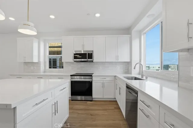 $718,947 | 27321 Bear Creek Lane, Valencia, CA 91381