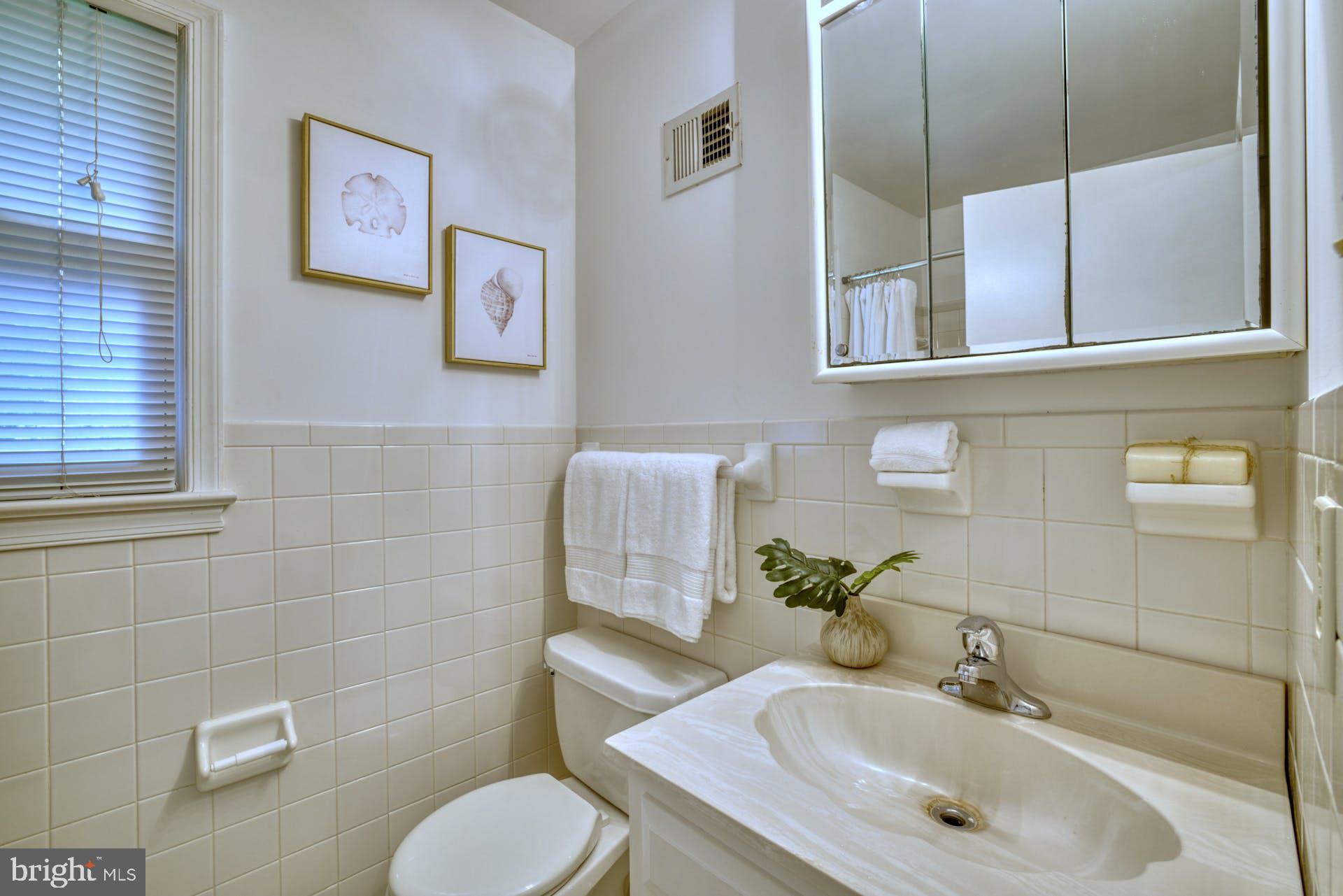 7725 Fordson Road Alexandria, VA 22306 - Photo 27 of 46 Primary bath has tub/shower