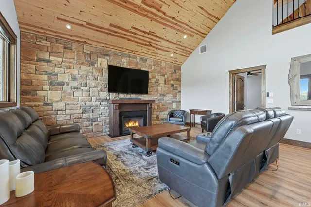 $775,000 | 2360 South 390 West, Pleasant Lake, IN 46779