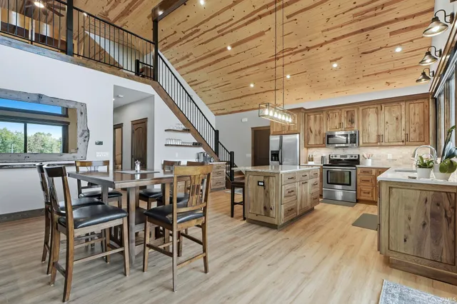 $775,000 | 2360 South 390 West, Pleasant Lake, IN 46779