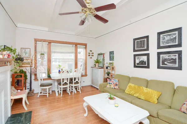 $2,200 | 1400 West Rosemont Avenue, Unit 1, Chicago, IL 60660