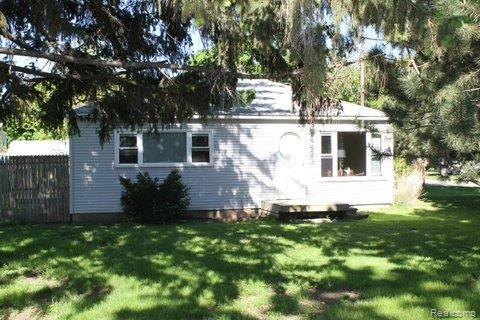 4433 Dixon Road Newport, MI 48166 - Photo 3 of 20 IMG_0123.jpg