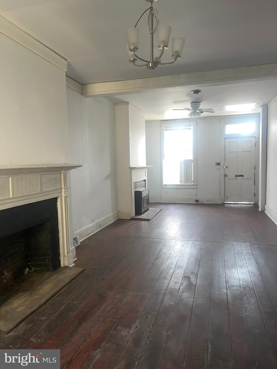 623 North Paca Street Baltimore, MD 21201 - Photo 3 of 12 DINING AREA TO LIVINGROOM VIEW