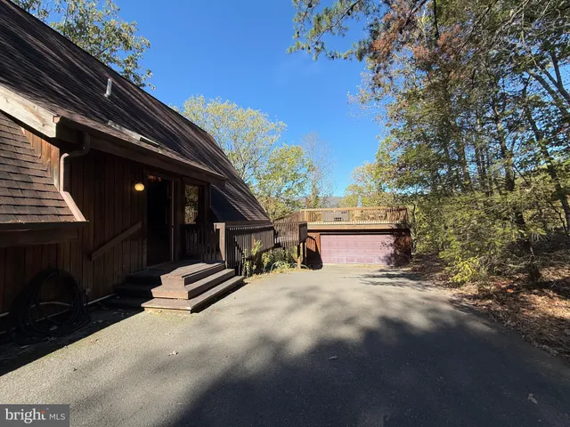 a view of entryway and hall