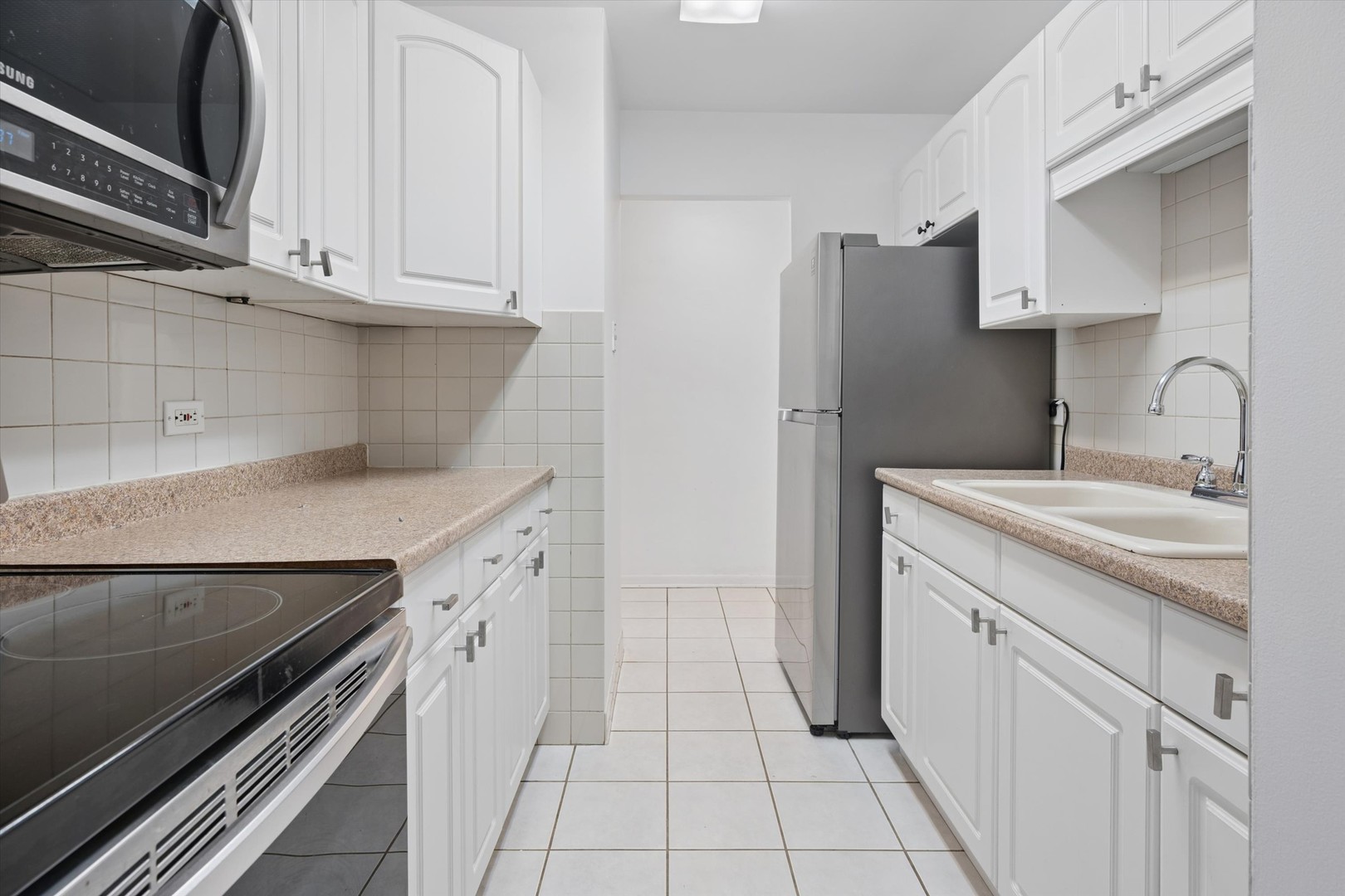 6171 North Sheridan Road, Unit 2104 Chicago, IL 60660 - Photo 11 of 18 a kitchen with a sink and cabinets