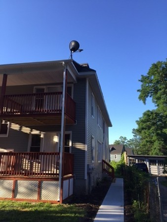 23 Newman Street Springfield, MA 01105 - Photo 3 of 16