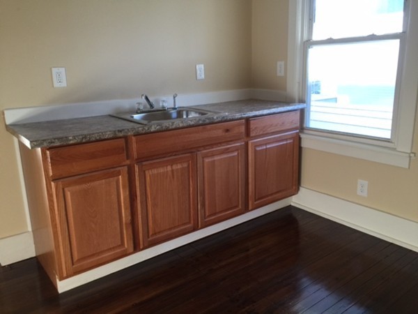 23 Newman Street Springfield, MA 01105 - Photo 9 of 16