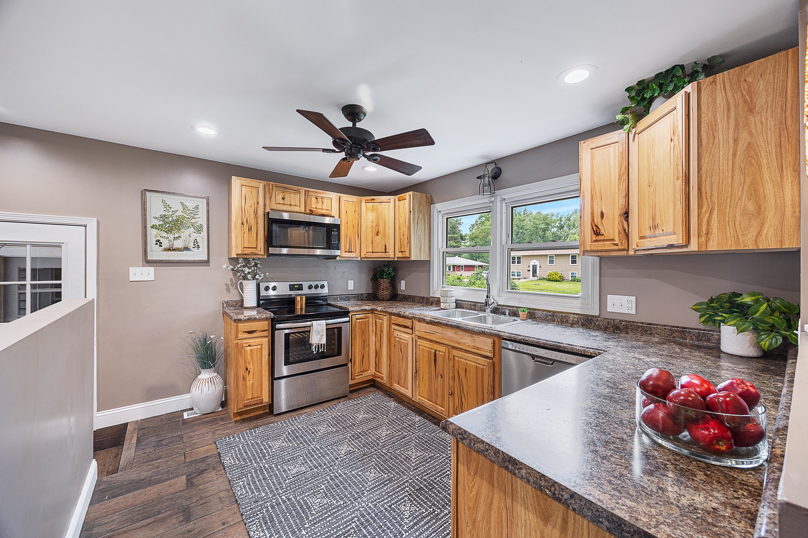 1005 North Walnut Street Normal, IL 61761 - Photo 7 of 37