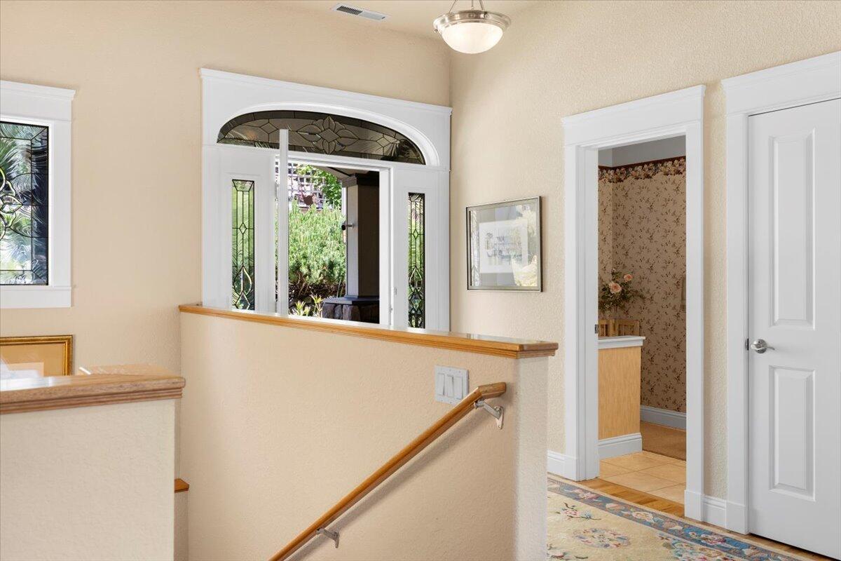 3344 Pearce Park Road Grants Pass, OR 97526 - Photo 41 of 65 Near entry is 1/2 bath & stairway to downstairs.