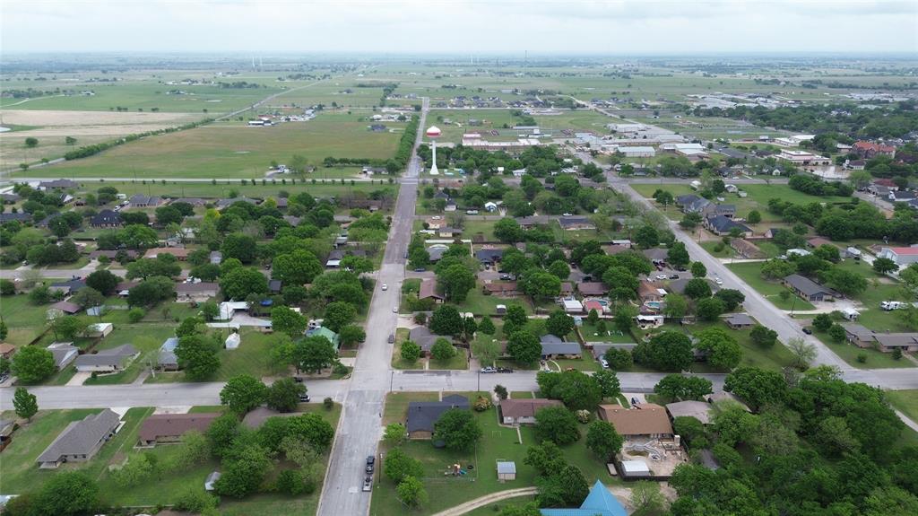 934 North Maple Street Muenster, TX 76252 - Photo 35 of 39 an aerial view of multiple house