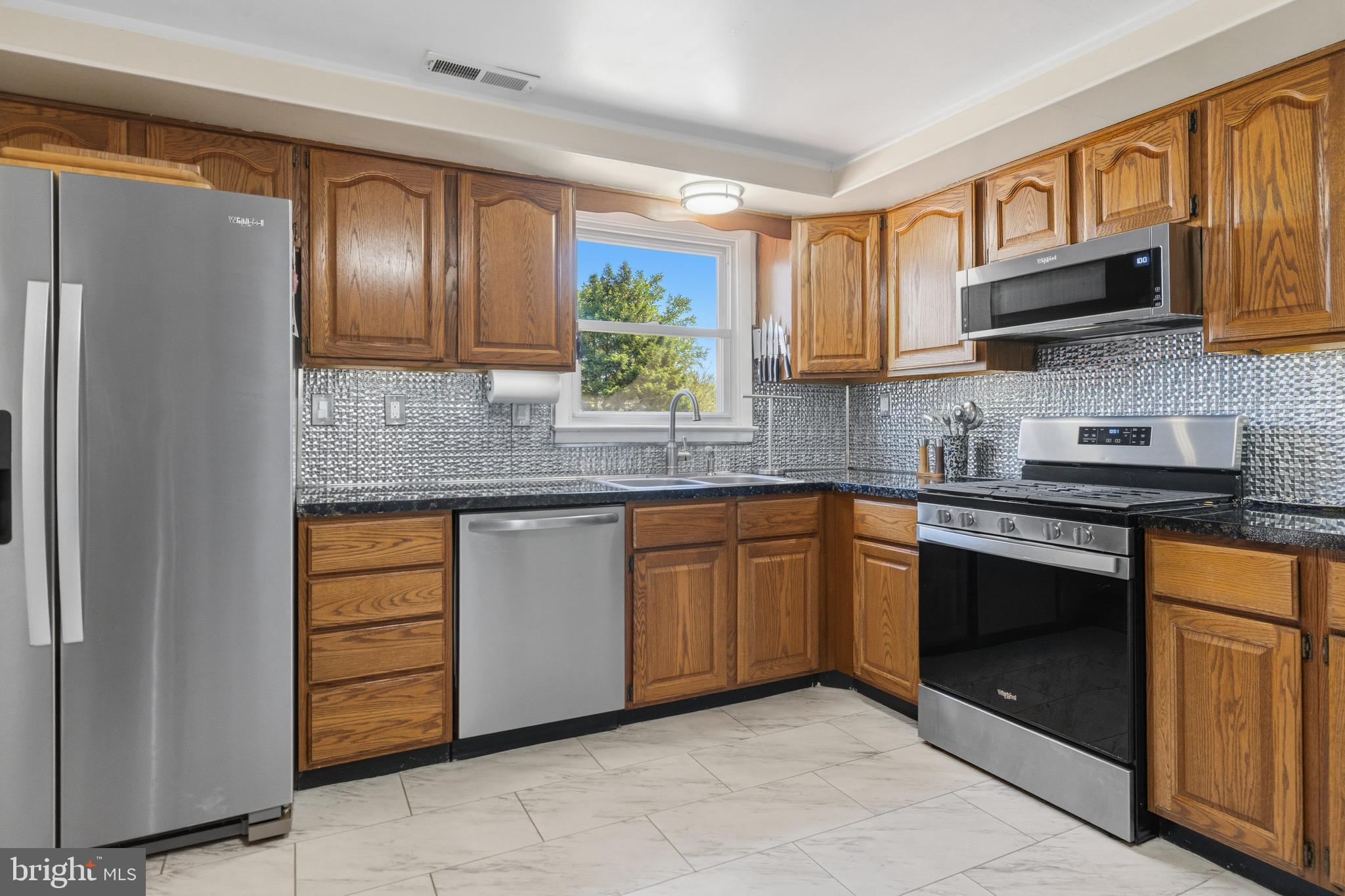 1519 Nevarc Road Warminster, PA 18974 - Photo 11 of 37 Kitchen