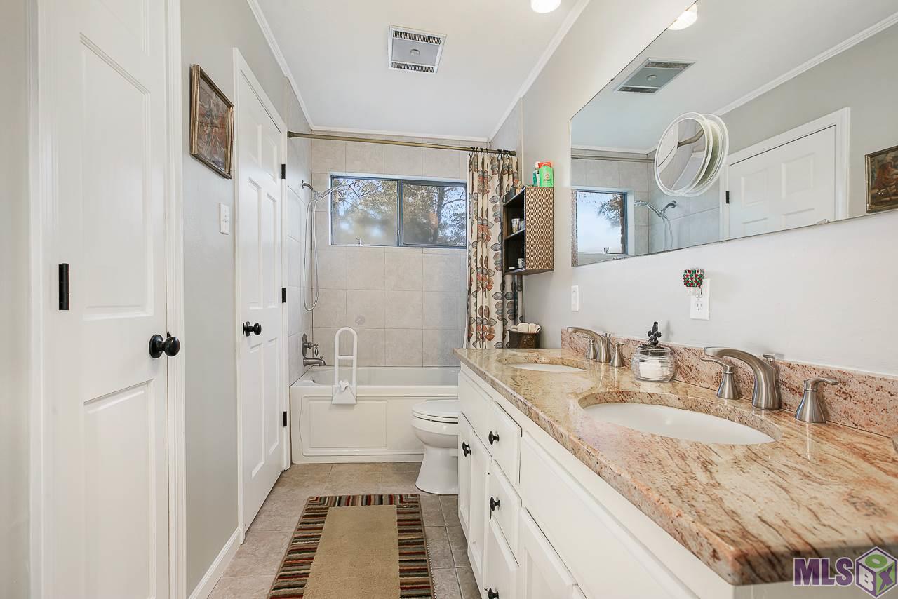 16623 Frenchtown Road Greenwell Springs, LA 70739 - Photo 19 of 31 Master Bath