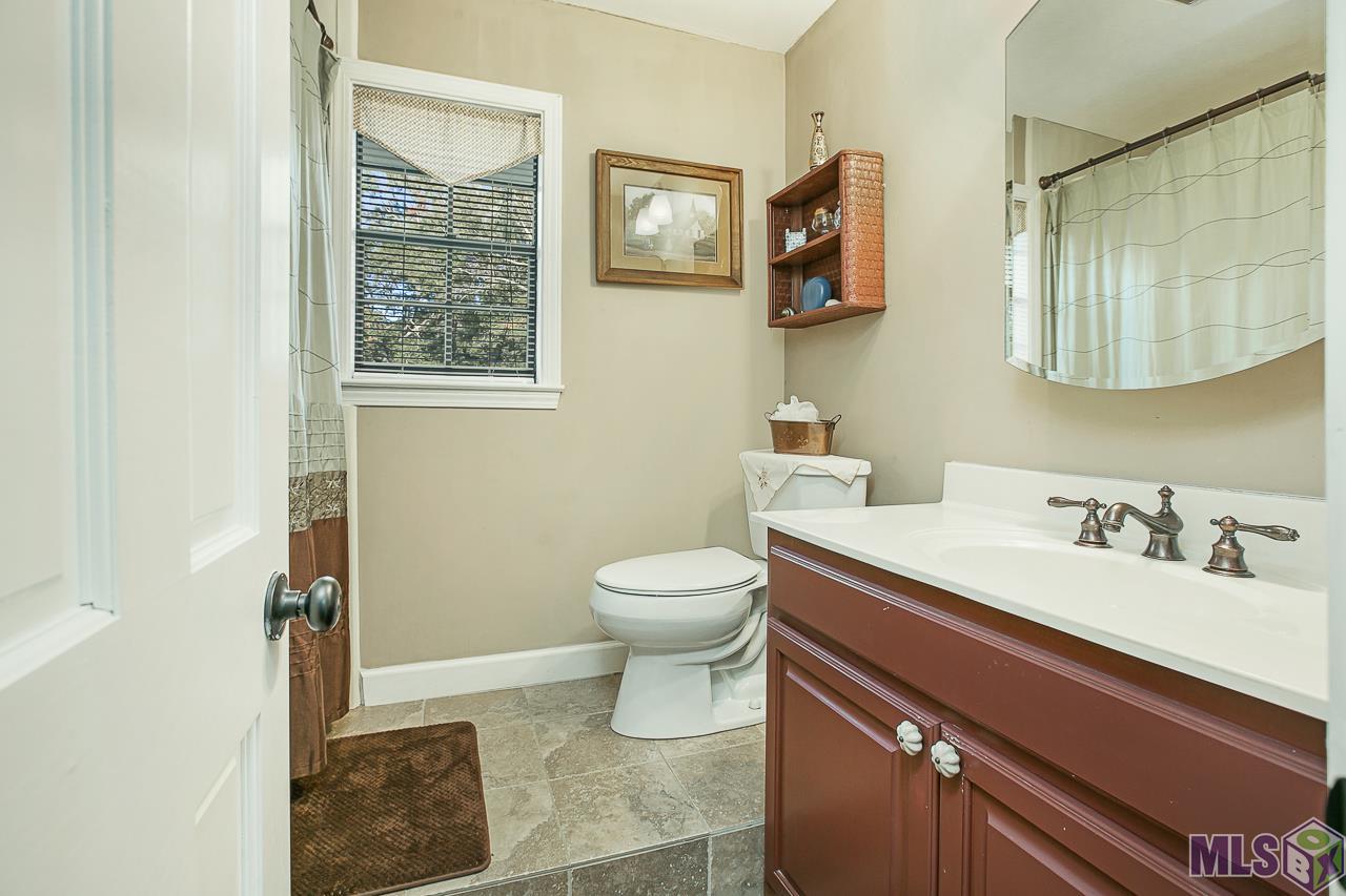 16623 Frenchtown Road Greenwell Springs, LA 70739 - Photo 23 of 31 Guest Bathroom