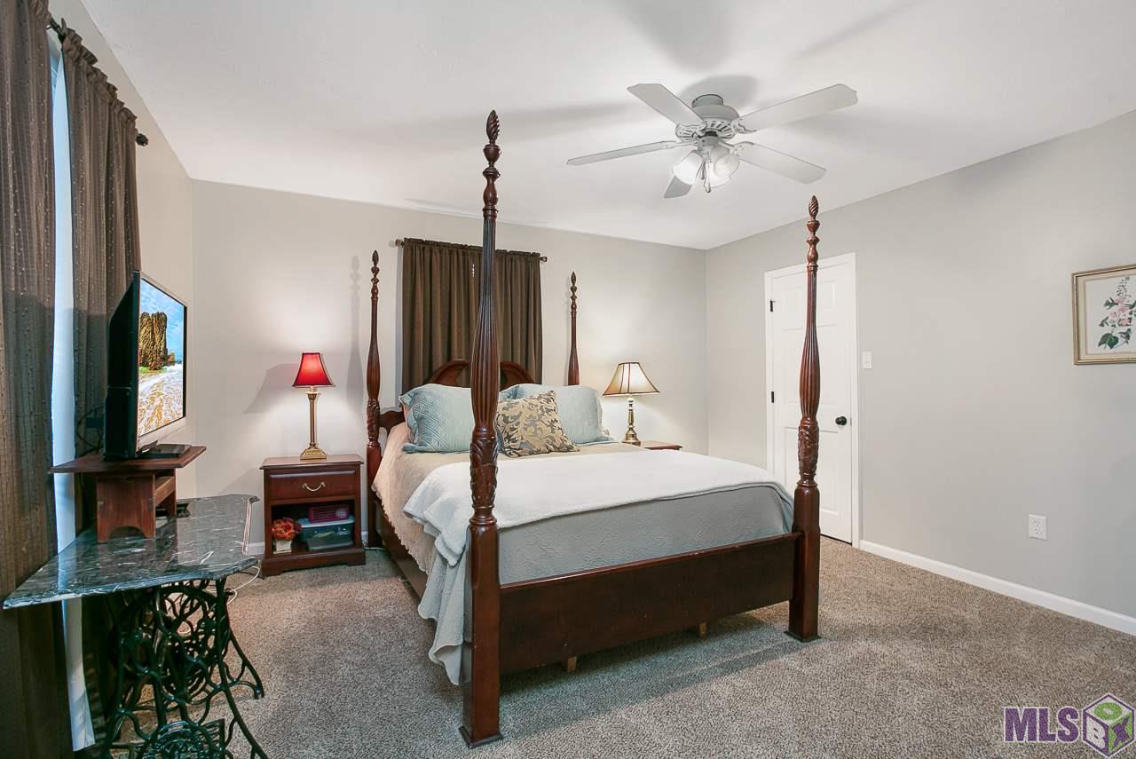 16623 Frenchtown Road Greenwell Springs, LA 70739 - Photo 24 of 31 Another Guest Bedroom