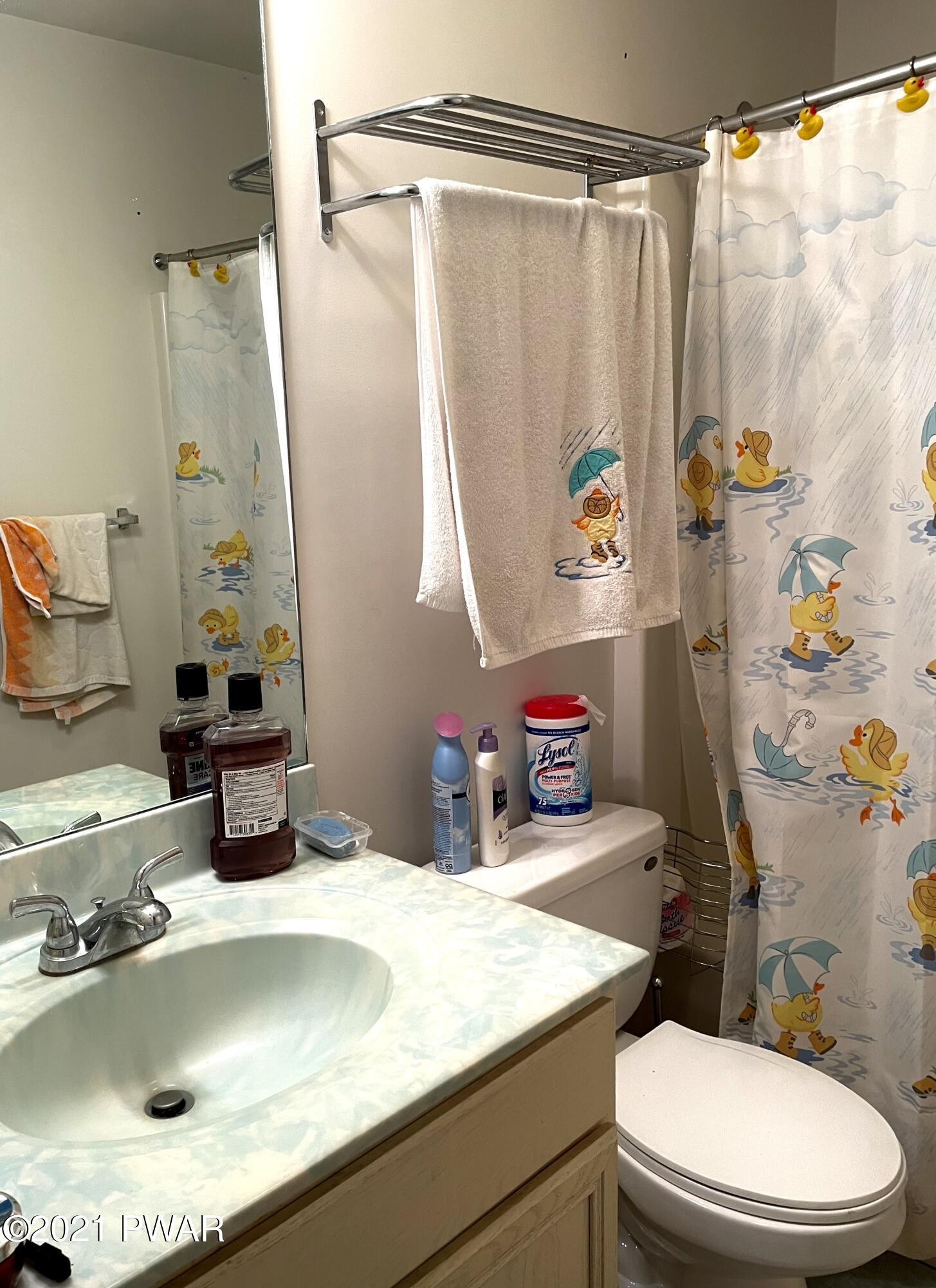 123 Roundhill Road Dingmans Ferry, PA 18328 - Photo 20 of 32 Second Level Bathroom