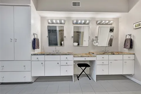 $999,000 | 43 Legend Lane, Houston, TX 77024