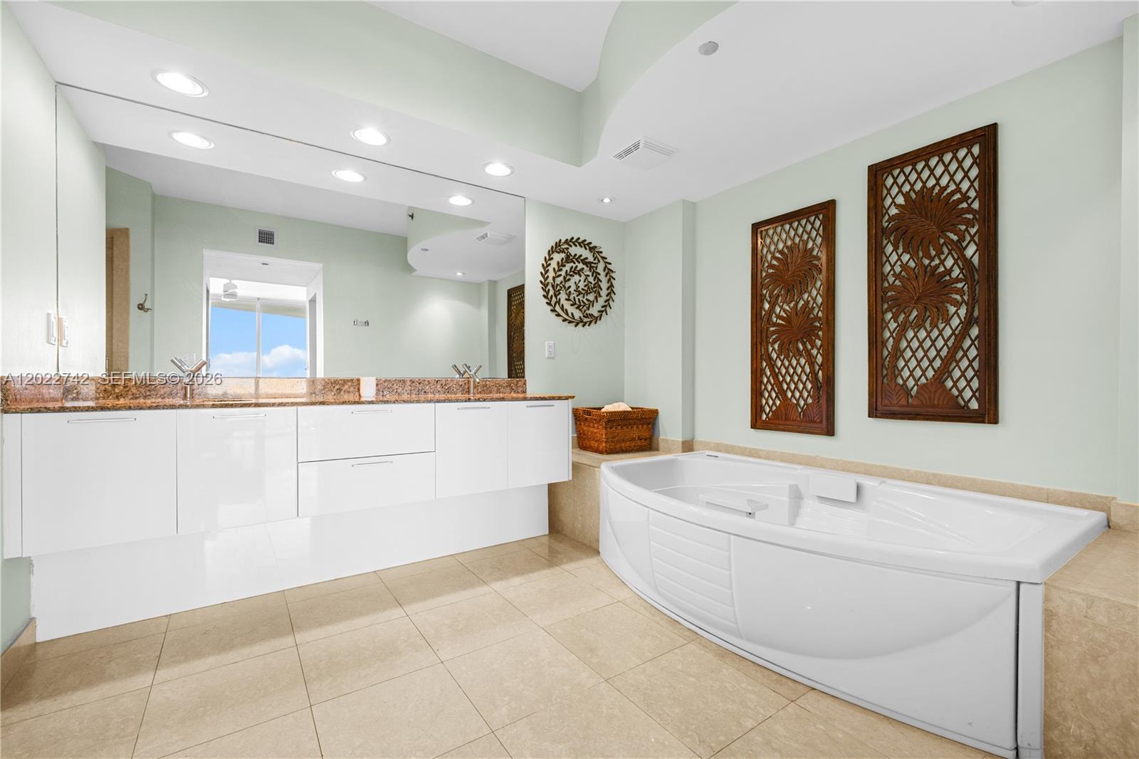 400 Alton Road, Unit 907 Miami Beach, FL 33139 - Photo 18 of 52