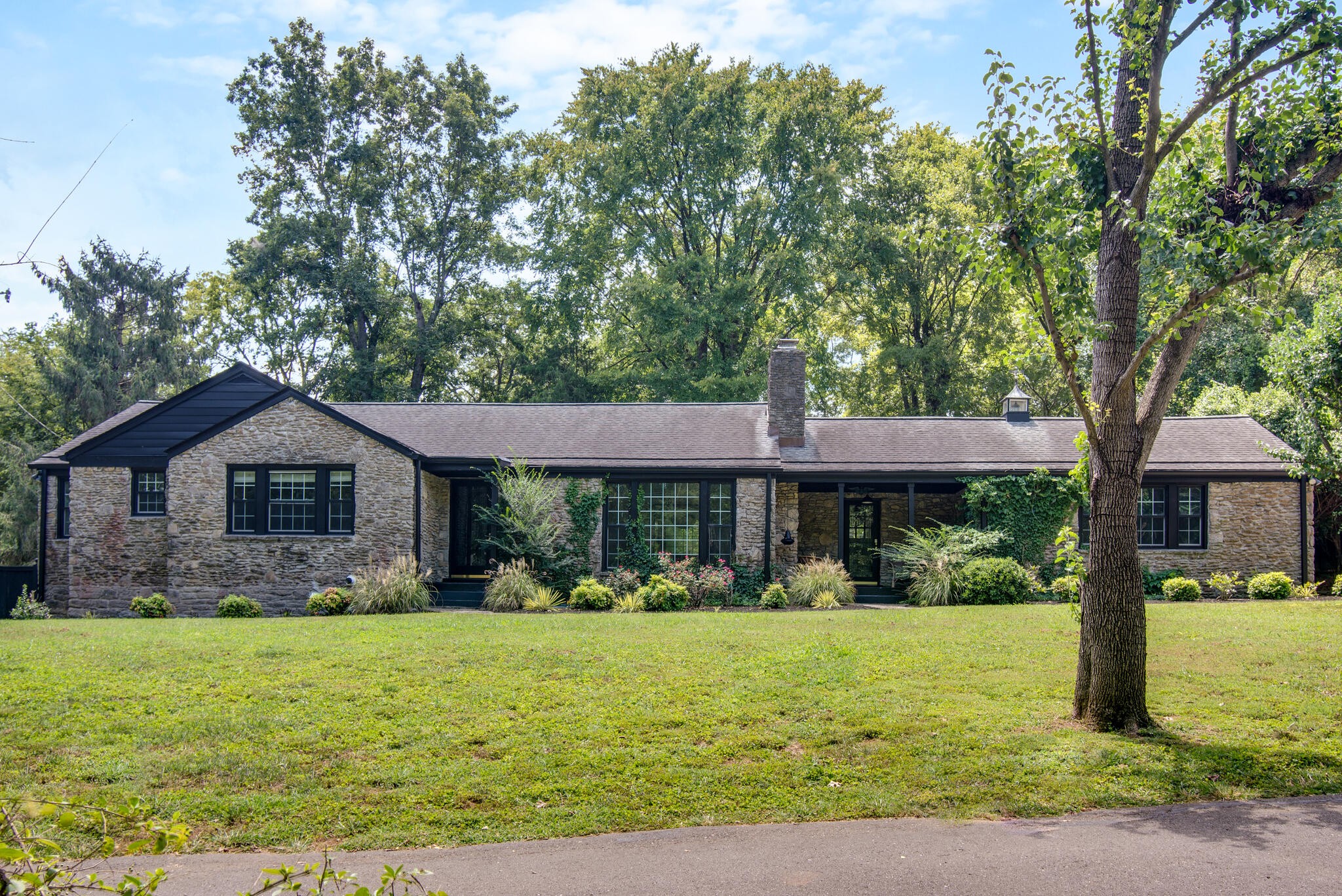 1402 Winding Way Road Nashville, TN 37216 - Photo 3 of 36 Gallery Image 3