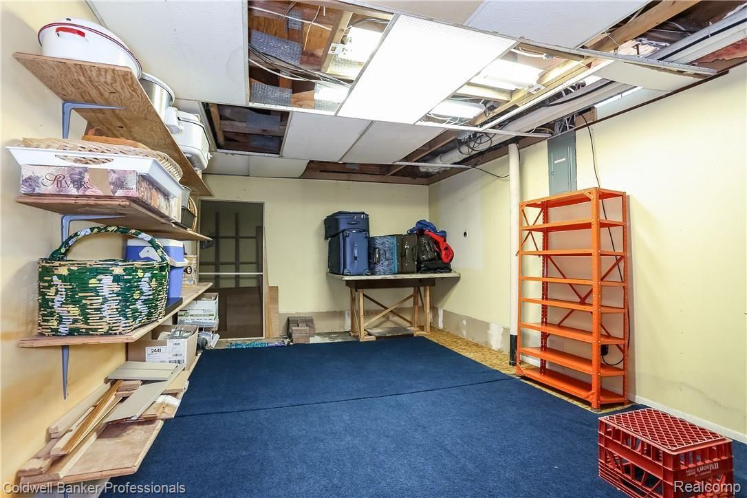 1060 Hemlock Drive Rochester, MI 48307 - Photo 30 of 42 036-Storage-5705201-large.jpg