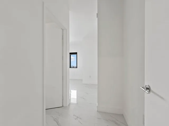 $9,000 | 700 Northeast 24th Street, Unit 3002, Miami, FL 33137