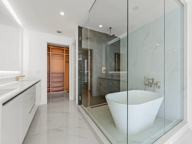 $9,000 | 700 Northeast 24th Street, Unit 3002, Miami, FL 33137