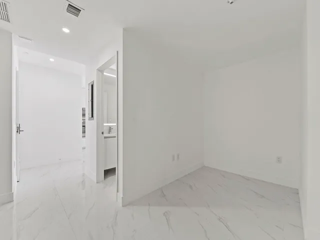 $9,000 | 700 Northeast 24th Street, Unit 3002, Miami, FL 33137