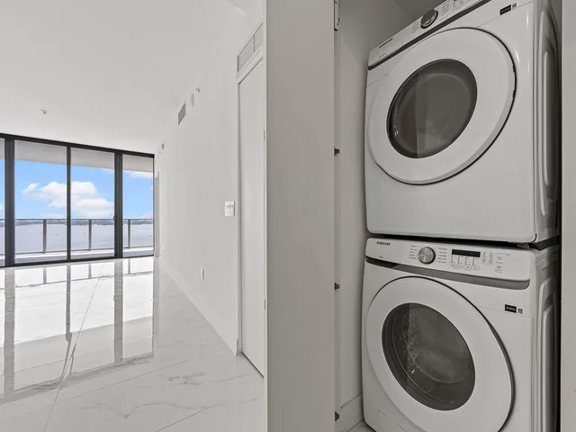 $9,000 | 700 Northeast 24th Street, Unit 3002, Miami, FL 33137