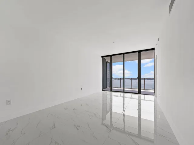 $9,000 | 700 Northeast 24th Street, Unit 3002, Miami, FL 33137