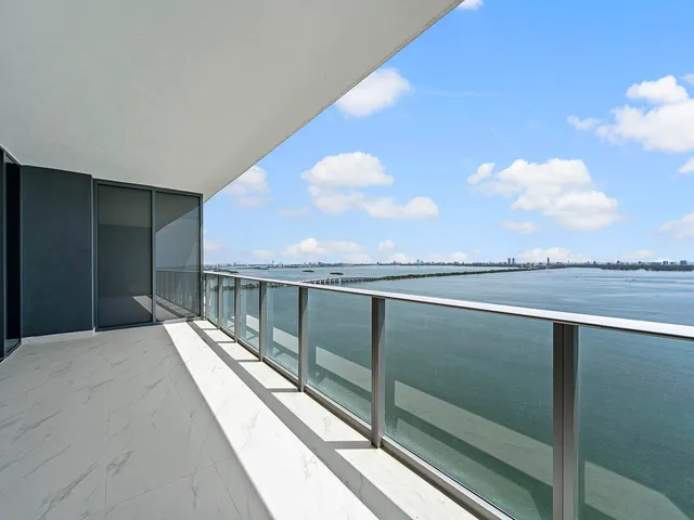 $9,000 | 700 Northeast 24th Street, Unit 3002, Miami, FL 33137