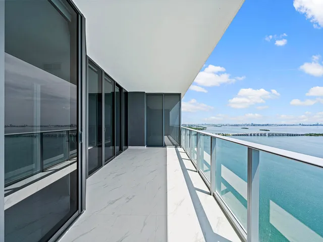 $9,000 | 700 Northeast 24th Street, Unit 3002, Miami, FL 33137