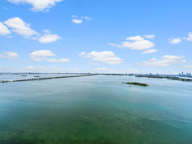 $9,000 | 700 Northeast 24th Street, Unit 3002, Miami, FL 33137