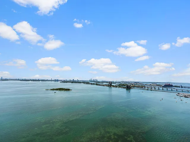 $9,000 | 700 Northeast 24th Street, Unit 3002, Miami, FL 33137