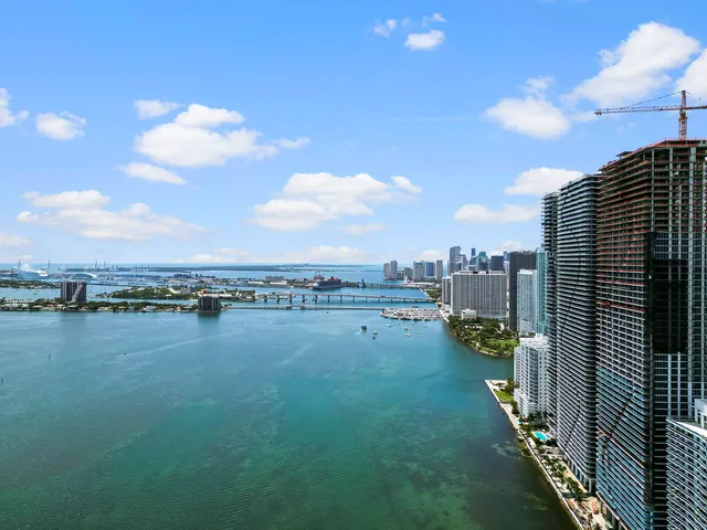 $9,000 | 700 Northeast 24th Street, Unit 3002, Miami, FL 33137