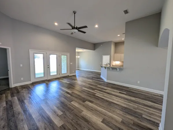 $2,520 | 3135 Hickory Street, Navarre, FL 32566