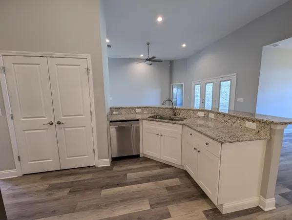 $2,520 | 3135 Hickory Street, Navarre, FL 32566