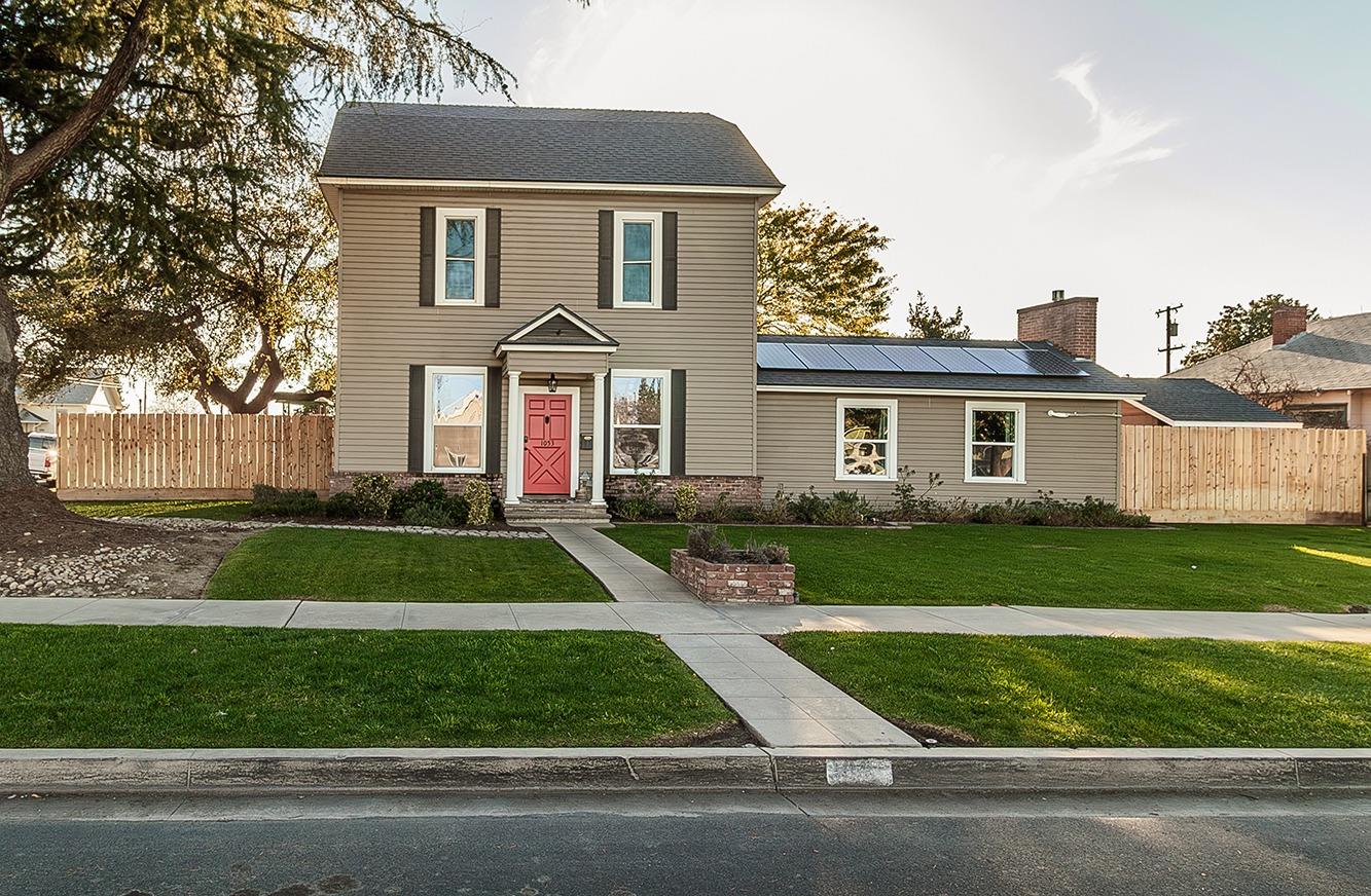 1053 K Street Reedley, CA 93654 - Photo 3 of 62 front view of a house and a yard