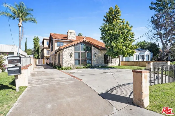 a view of entryway with a chandelier